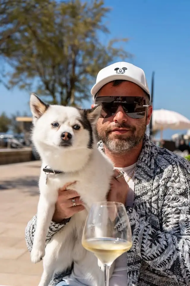 Serge à la terrasse de La Sergerie